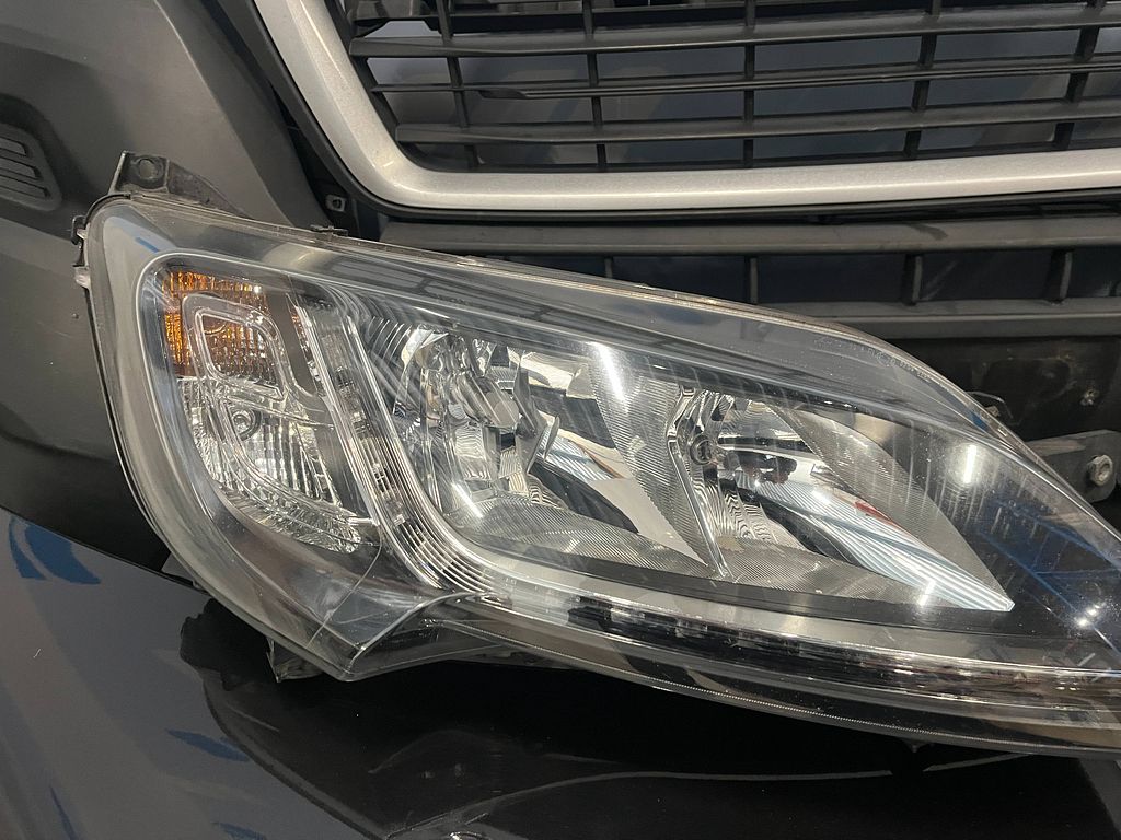 Complete voorkop Front Peugeot Boxer met LED koplampen zwart