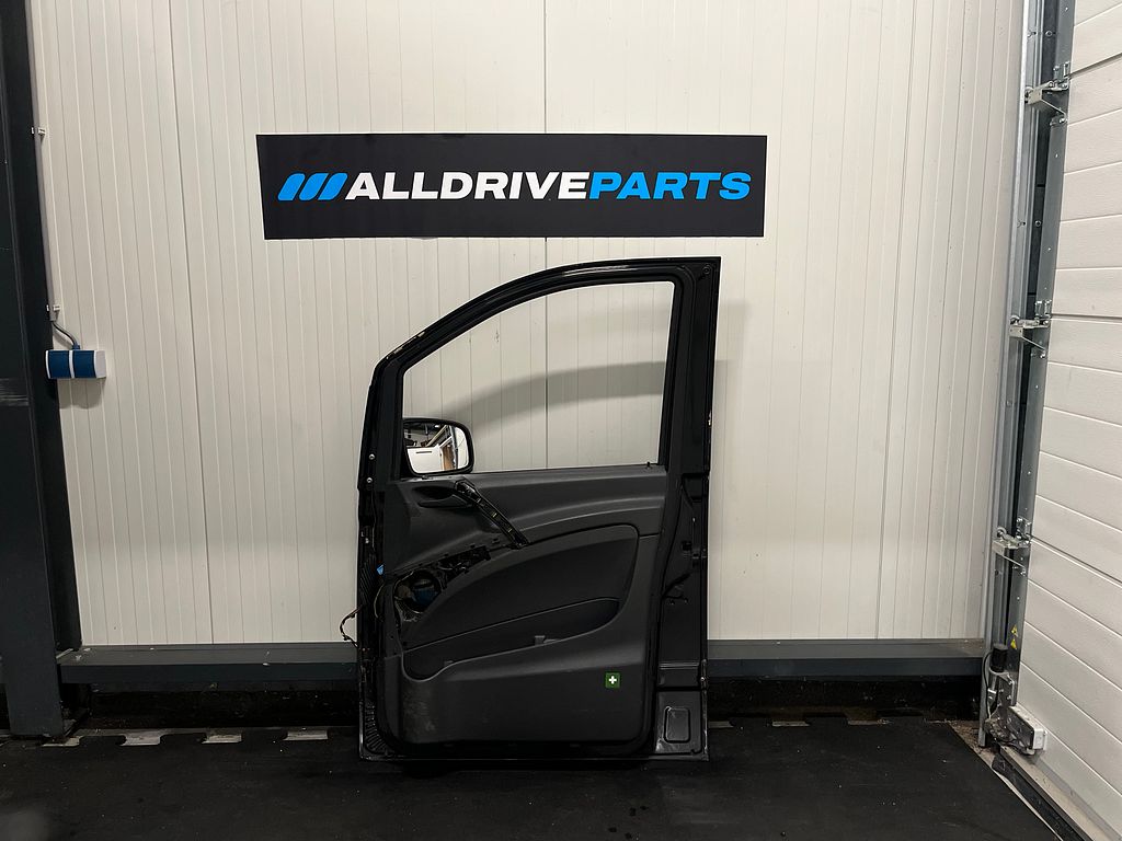 Mercedes Benz Vito W639 voorportier rechts zwart A6397201105