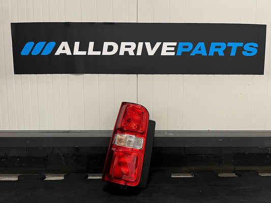 Opel Vivaro / Peugeot Expert Achterlicht links 9829503580