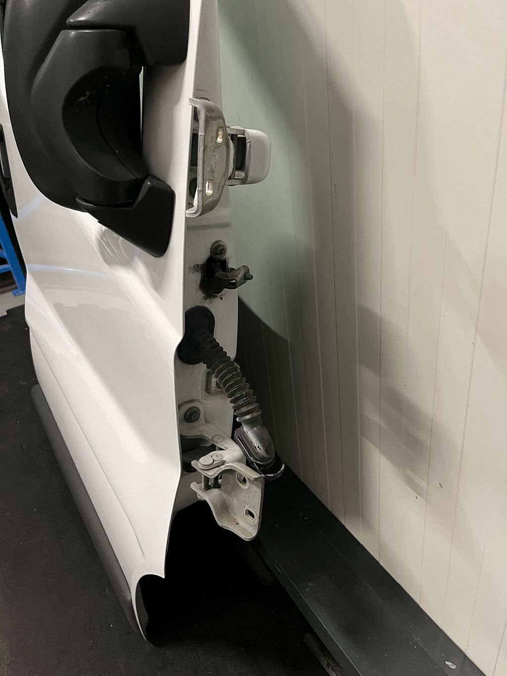 Opel Vivaro Renault Trafic Voorportier  echts wit 93194148