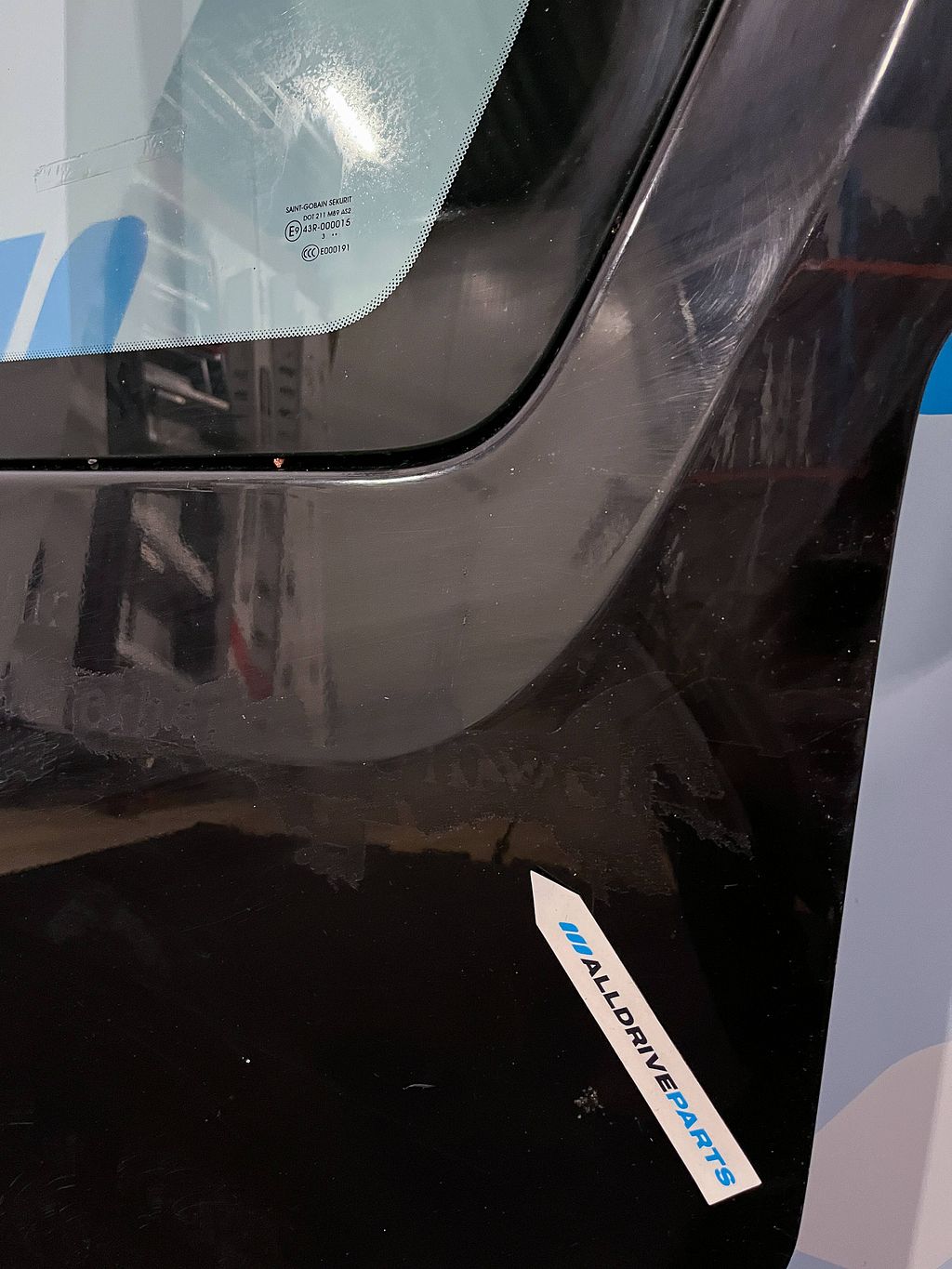 Peugeot Partner Hintertür rechts schwarz mit fenster 8703E4